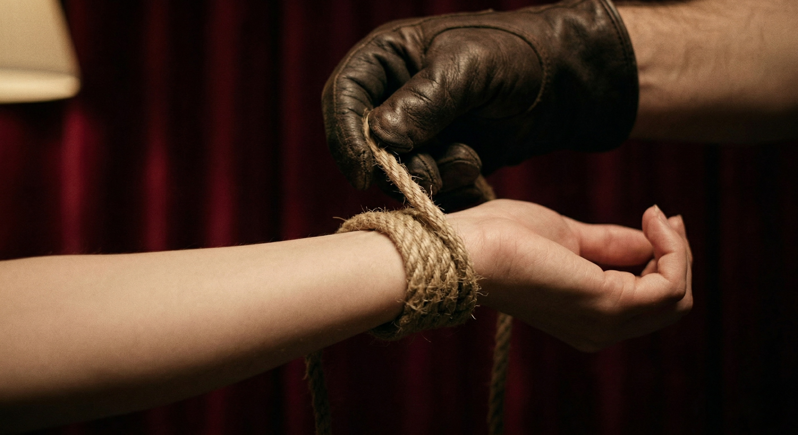 shibari-rigger-bottom-rope-play-trust-connection