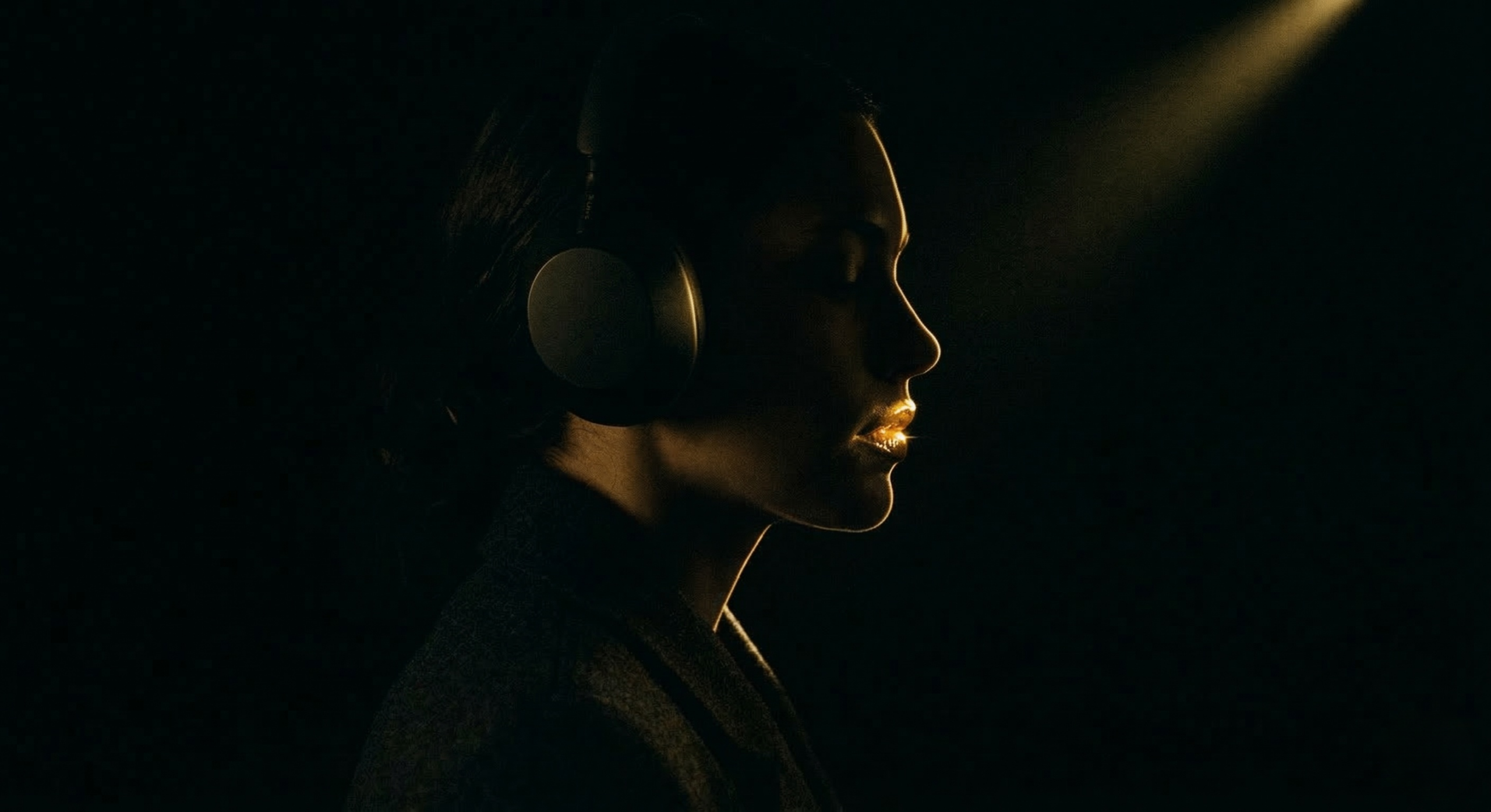 noise-canceling-headphones-focused-light-void-retreat